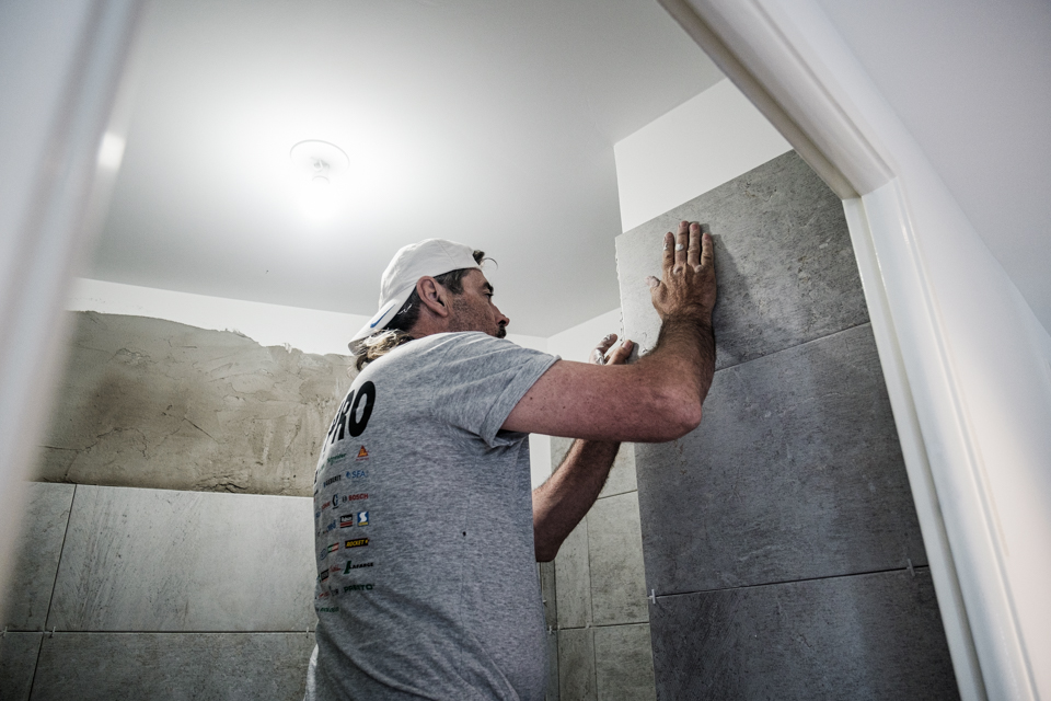Les étapes clés de la rénovation de salle de bain à La Ciotat avec Massari 13, de la conception à la finition