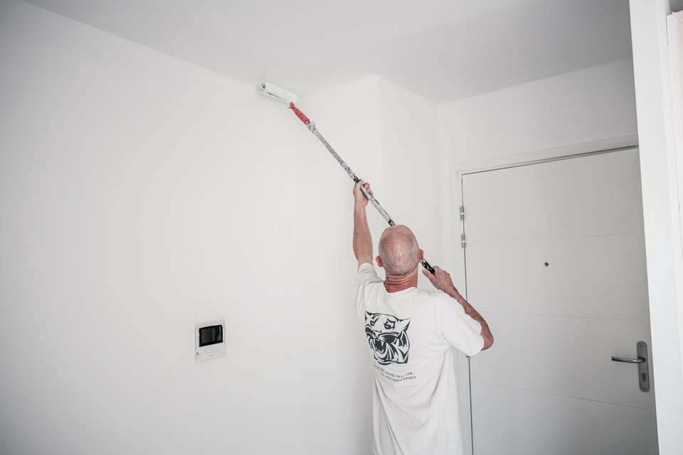 Travaux de peinture à Cassis : comment Massari 13 transforme votre maison avec des couleurs modernes et tendance ?